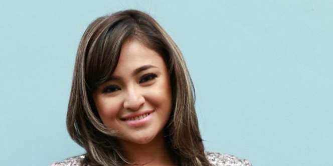 5 Artis Pilih Buka Hijab Sampai Pindah Agama