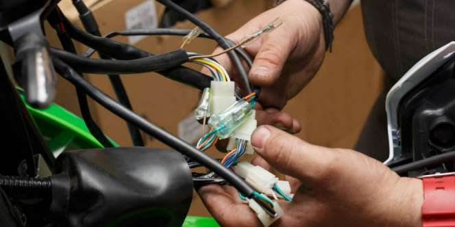 Tak Boleh Sembarangan, Ini Panduan Penting Ganti Aki Basah Motor