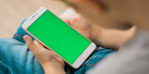 Terlalu Sering Bermain Game Online, Bocah di Subang Meninggal Akibat Radiasi HP