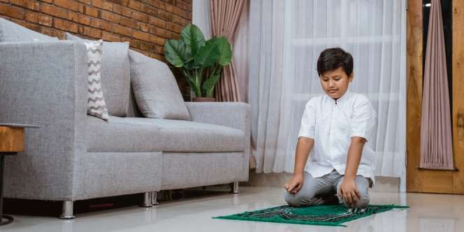 VIDEOGRAFIS: 7 Manfaat Sholat Tahajud bagi Kesehatan yang Jarang Diketahui