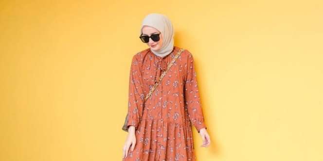 4 Tips Padu Padan Tunik Ala Mega Iskanti