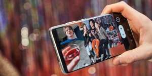 Sensasi Nonton Konten Pakai Samsung Galaxy S21+ 5G: Bikin Betah!