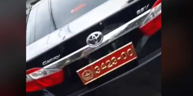 Viral Wanita Pamer Mobil Dinas Suami Pelat Merah, TNI Ungkap Fakta Sebenarnya