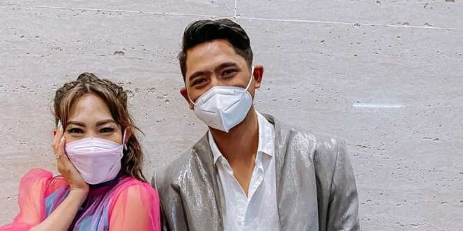 Fotonya Dikomentari Arya Saloka, Ayu Dewi Lompat-Lompat Kegirangan