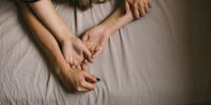 Istri Tidur Pakai Celana Dalam, Hukumnya?