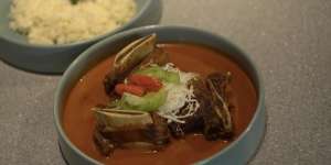 Masak Tongseng, Chef Sezai Zorlu Tampil Unik di Indonesian Meat Cuisine