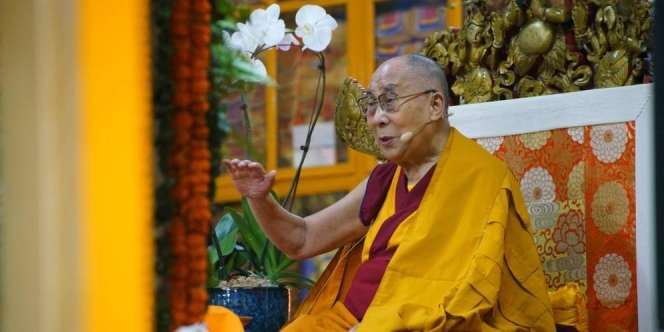 Dalai Lama Sudah Disuntik Vaksinasi Covid-19 Dosis Pertama