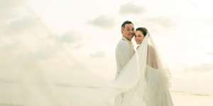 Julie Estelle Resmi Menikah dengan David Tjiptobiantoro di Maldives