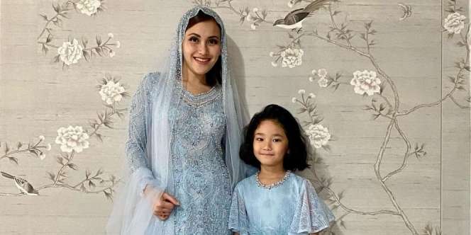 5 Outfit Mahal Putri Ayu Ting Ting, Pakai Topi Harga Rp7 Juta