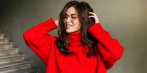 7 Padu Padan Oversized Sweater dengan Rok