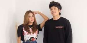 Atta Halilintar Bagi-Bagi Parcel Jelang Pernikahan ke Tetangga, Apa Isinya?