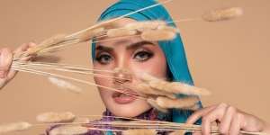 Bergaya Vintage dengan 5 Pilihan Motif Hijab