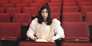 Isyana Saravati Menangis Saat Tampil di TV, Ada Apa?