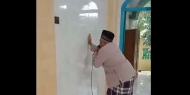 Azan Merdu Kakek Muadzin, Tuna Netra Tapi Tak Buta Hati