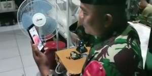 Kisah Anggota TNI di Perbatasan Azani Anaknya yang Baru Lahir Lewat Video Call