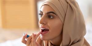 Lakukan 4 Cara Membuat Kulit Bibir Tetap Cerah, Gampang dan Bebas Repot