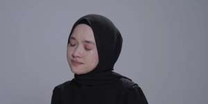 Nissa Sabyan Serba Hitam dan Bercucuran Air Mata, Ini Lagu Baru Sabyan Gambus