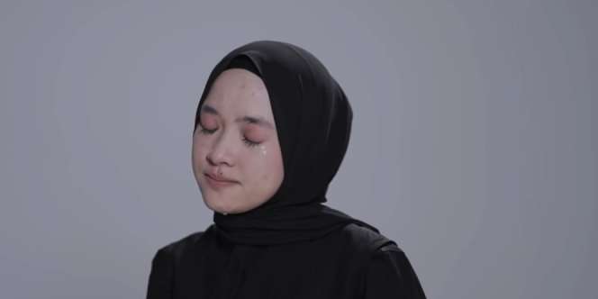 Nissa Sabyan Serba Hitam dan Bercucuran Air Mata, Ini Lagu Baru Sabyan Gambus