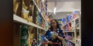 Tajir Abis! Cewek Ini Pamer Punya Supermarket di Dalam Rumah