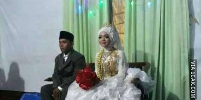 6 Tempat Menikah Low Budget, di Atas Jalan hingga Pondasi Bangunan