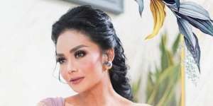 Penjelasan Krisdayanti Soal Kebaya Berbeda di Pertunangan Aurel dan Atta