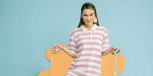 Penampakan Jam Tangan Mewah Luna Maya Seharga Mobil