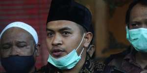 Sidang Rizieq Tetap Virtual, Pengacara: Biar Sidang Sama Tembok