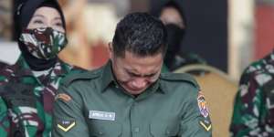 Peluk Haru dan Air Mata Serda Aprilia Manganang Terima Identitas Baru