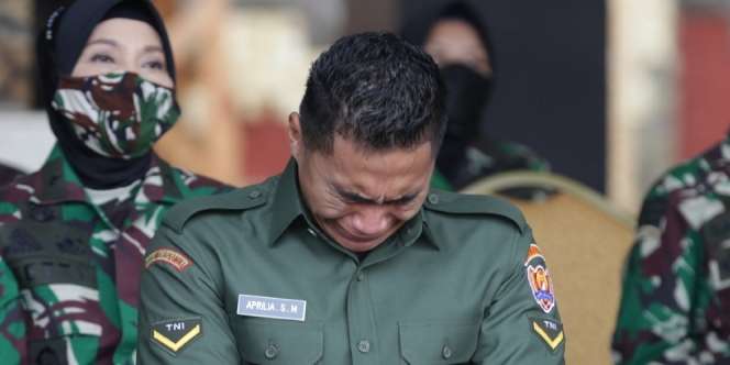Peluk Haru dan Air Mata Serda Aprilia Manganang Terima Identitas Baru