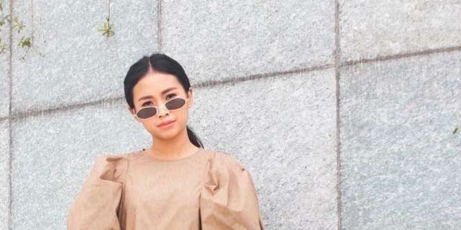 Pakai Baju Transparan, Penampilan Ayya Renita Bikin Riuh