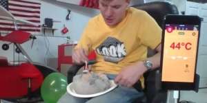 Viral, Video Masak Ayam dengan Tamparan Ribuan Kali
