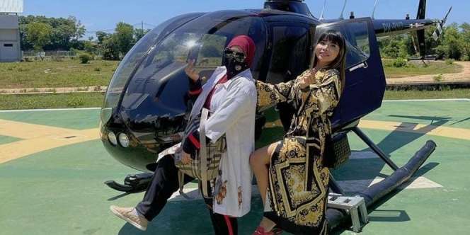 Akrab! Mantan-mantan Istri Kiwil Liburan Bareng ke Bali