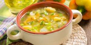 Sup Sayuran dengan Roti, Nikmat Bikin Sehat