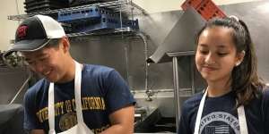 Cerita Haru Pemilik Resto Hidangkan Sendiri Menu Terakhir Pelanggan Idap Kanker