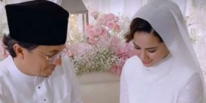 Engku Emran Pamer Kemesraan dengan Istri Baru, Netizen +62 Sewot