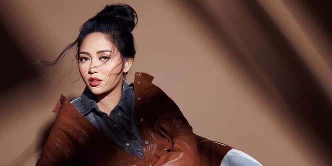 Tampil Serba Putih, Harga OOTD Rachel Vennya Hampir Rp60 Juta