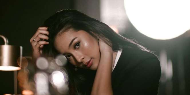 Panjat Dinding Pakai Baju Ketat, Tubuh Anya Geraldine Bikin Salfok