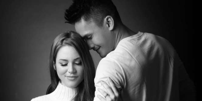 Istri Randy Pangalila Melahirkan Anak Pertama, Namanya Khas Bule