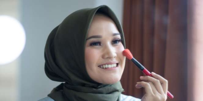Tips Membuat Riasan Tahan Lama Pada Kulit Berminyak