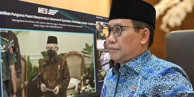 Hadiri Pelantikan Masyarakat Ekonomi Kreatif, Gus Menteri Simak Arahan Wapres