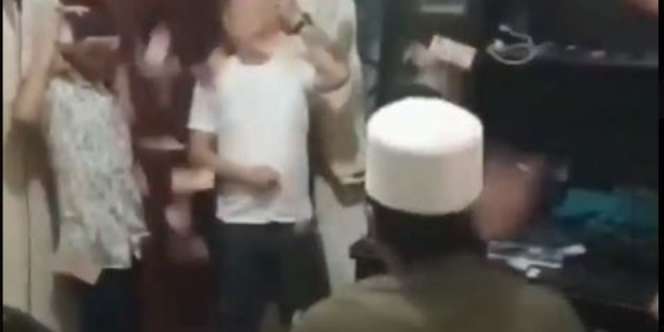 Viral Pria Keluarkan Uang dari Sarung Sakti, Dunia Tipu-Tipu