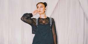 Agnez Mo Pakai Baju Murah, Netizen: Apa Mungkin?