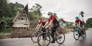 Menparekraf Jajal Trek Sepeda Tour de Samosir
