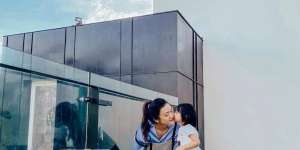 Lihat Balkon Megah Rumah Baru Raditya dan Anissa