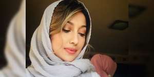 Sosok Tia Azhari, Anggota 7 Keluarga Azhari yang Pilih jadi MUA daripada Artis