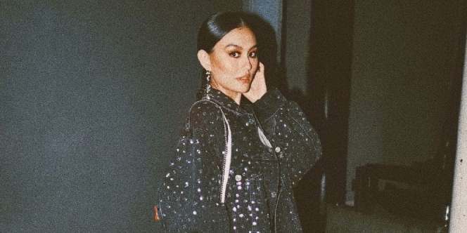 Penampakan 5 Outfit Agnez Mo yang Murah Meriah