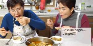 Baru Icip Pertama Kali, Emak-Emak Korea Ketagihan Lontong Sayur