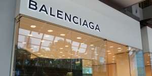 Koleksi 'Glow in The Dark' Balenciaga Tuai Kritik, Kenapa?