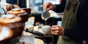 Kedai Kopi Tak Pakai Plastik Demi Selamatkan Bumi