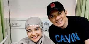 Berulang Kali Ucap Masya Allah, Tangis Irwansyah Pecah Sambut Anak Pertama